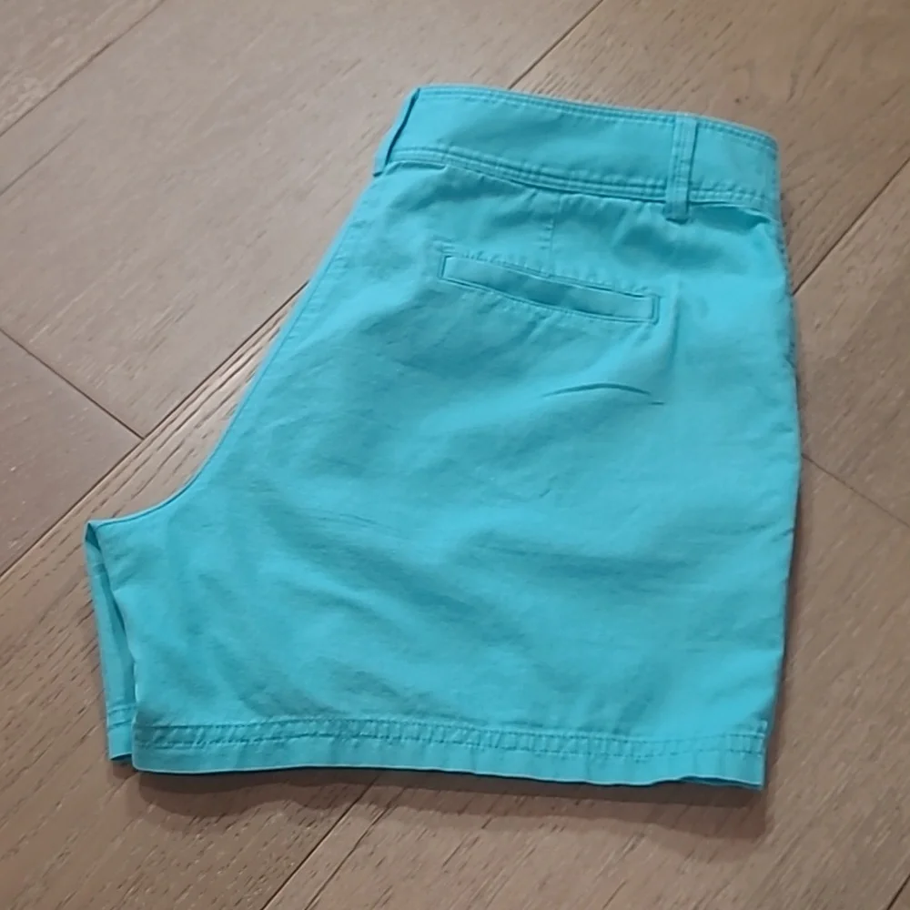 EUC Tommy Bahama Shorts Women's sz 4  Leigh Fit Blue 100% Cotton Chino Shorts